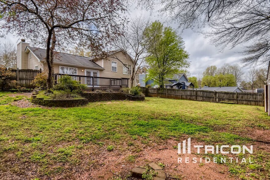 Building Photo - 218 River Birch Dr