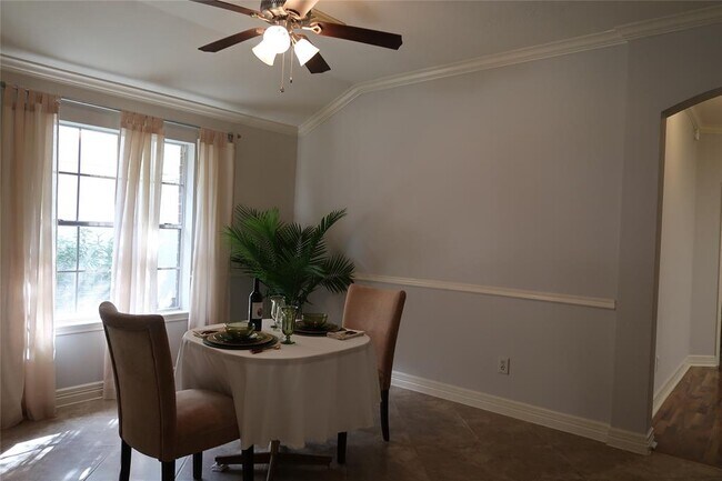 Building Photo - 1714 Oak Ridge Dr