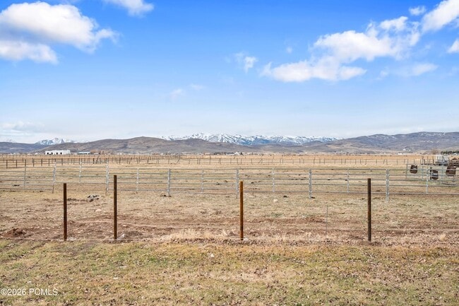 Building Photo - 948 S Foothill Dr