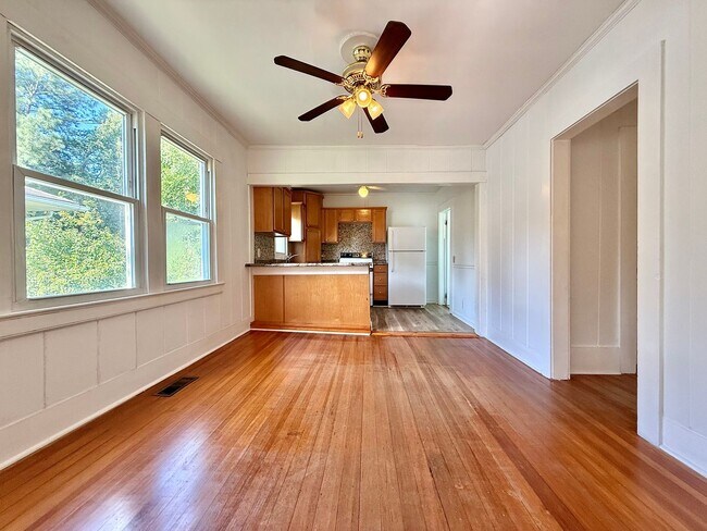 Building Photo - 2 Bedroom 1 Bathroom Home in Durham