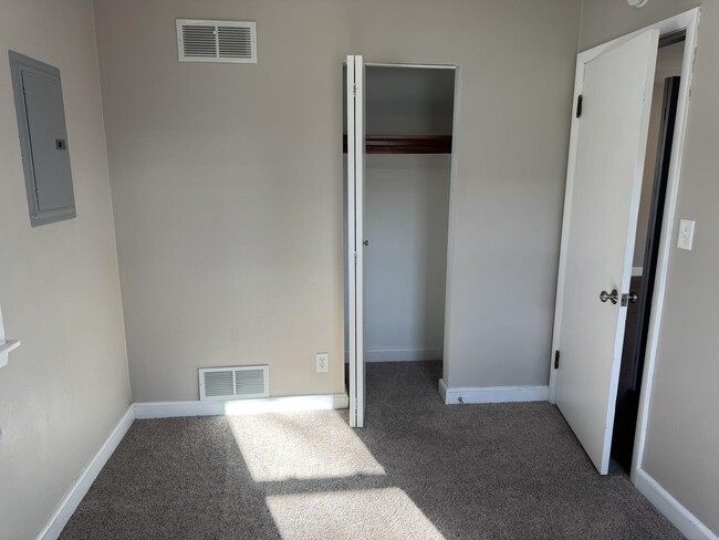 Building Photo - 3827 Keota Ave