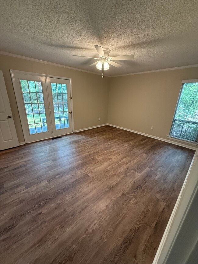 Building Photo - 2301 Thousand Oaks Dr