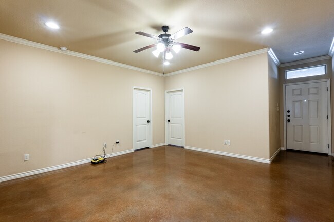 Building Photo - 312 Newcomb Ln