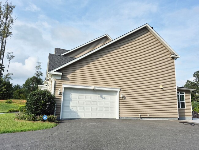 Building Photo - 15 Sweet William Dr
