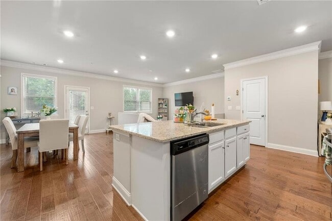 Building Photo - 2170 Trelipe Dr