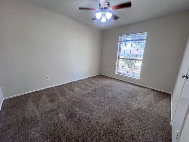 Building Photo - 4 Bedroom 2 Bathroom in Northwest Houston ...