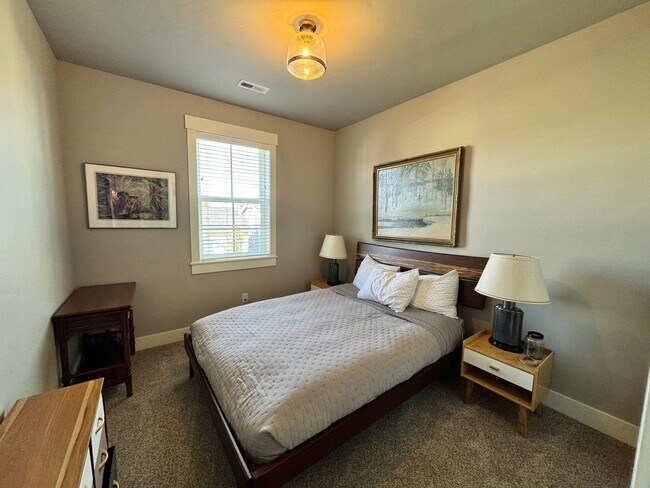 Building Photo - FOR RENT - All Inclusive Owner pays utilities - Furnished 3 bed, 2 bath NorthWest Crossing Townhome