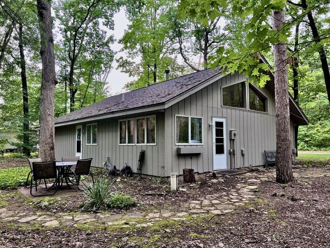 Building Photo - 8904 Park Ln