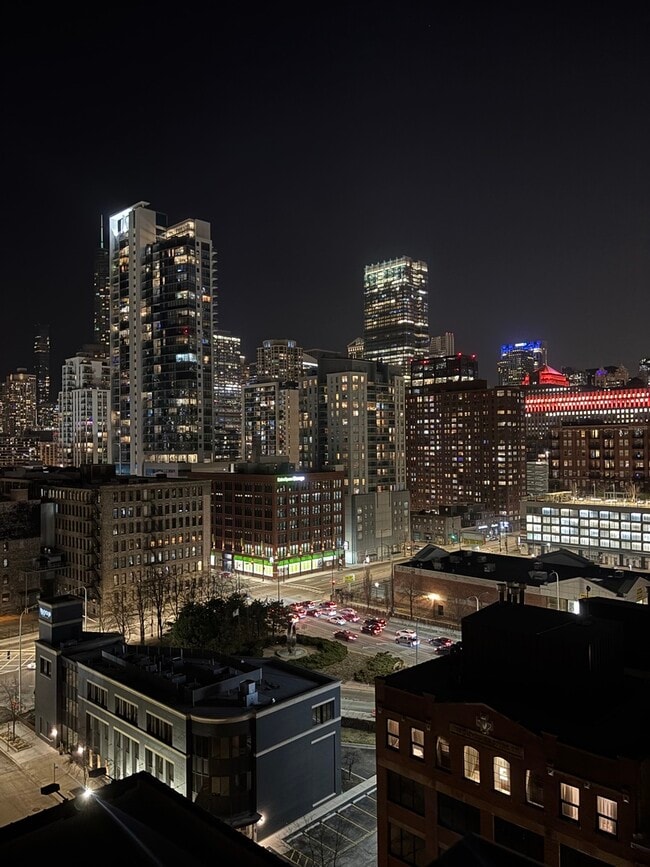 Building Photo - 400 W Ontario St