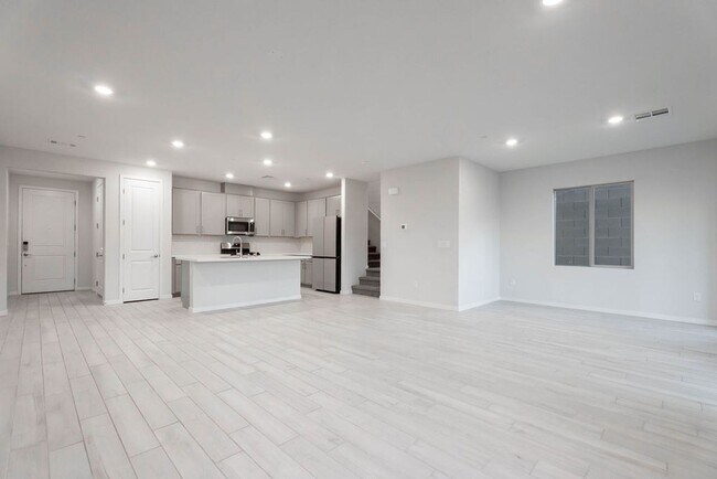 Building Photo - 11620 Desert Hollow Avenue