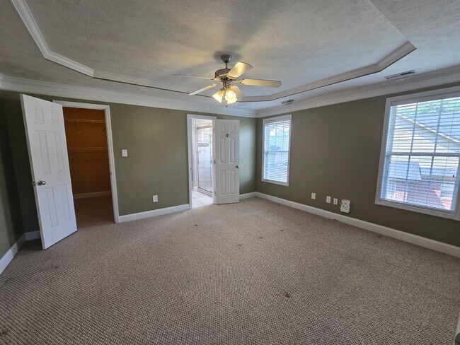 Building Photo - NEW LISTING!!!!!