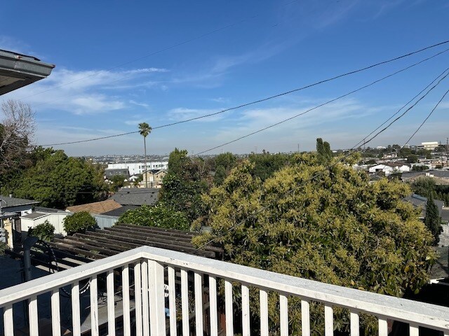 Building Photo - 8424 Glider Ave