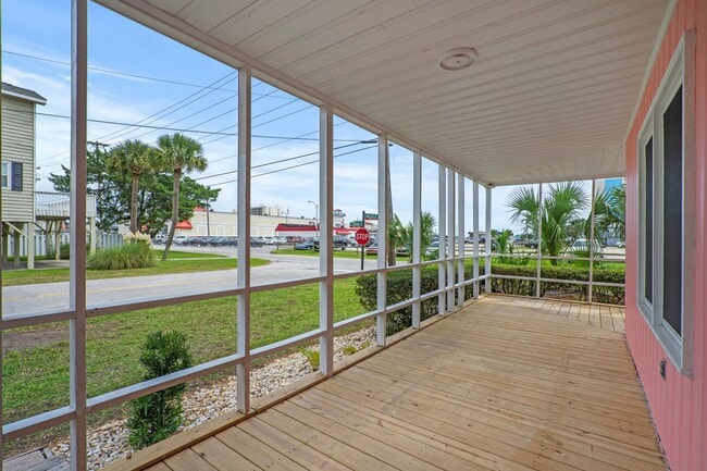 Building Photo - Pink Flamingo #1