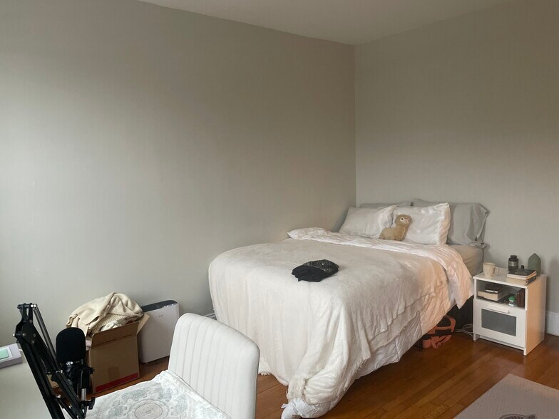 Building Photo - 1198 Commonwealth Ave