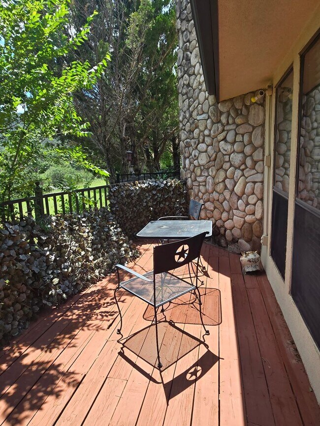 Building Photo - Spacious Condo With Covered parking