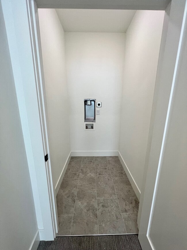 Building Photo - 313 Talons Dr