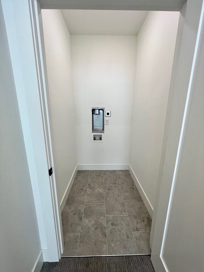 Building Photo - 331 Talons Dr
