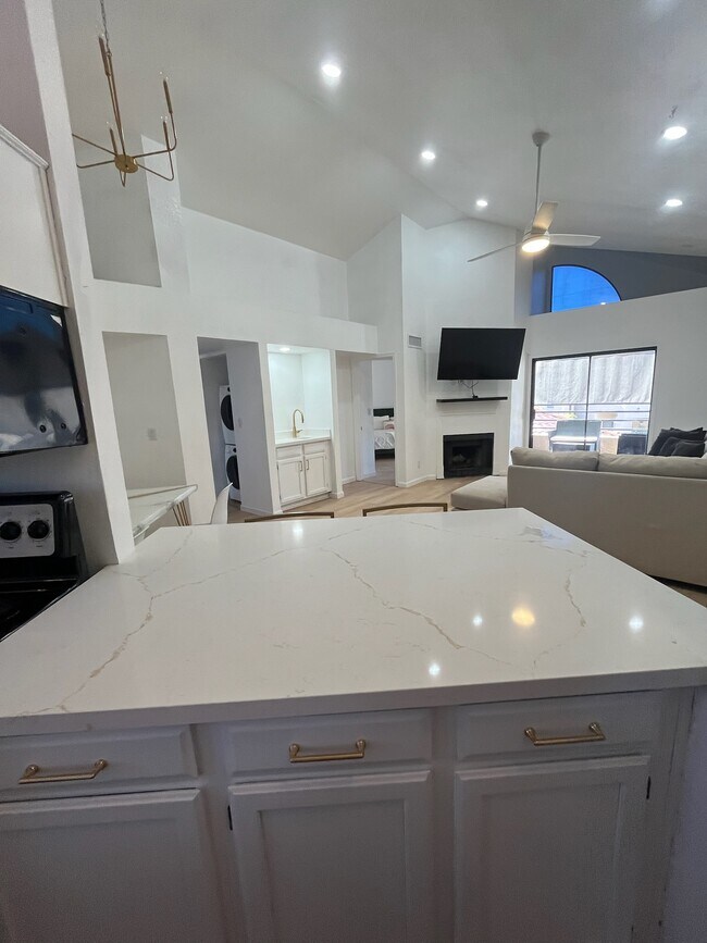 Building Photo - 10301 N 70th St