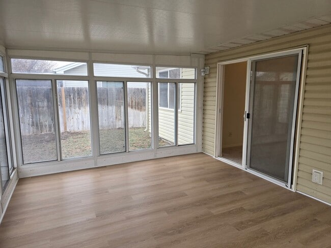Building Photo - Freshly Updated 3 Bed | 2 Bath Home with Sunroom & Fenced Yard – Twin Falls