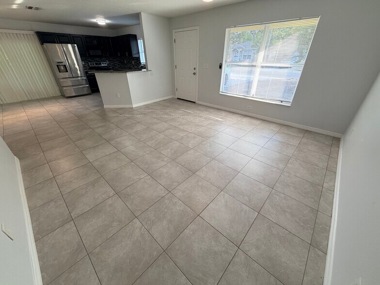 Building Photo - 2416 E 18th Ave