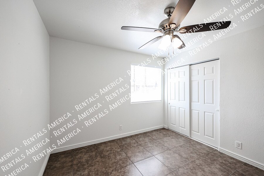 Building Photo - 7219 S 14th Pl