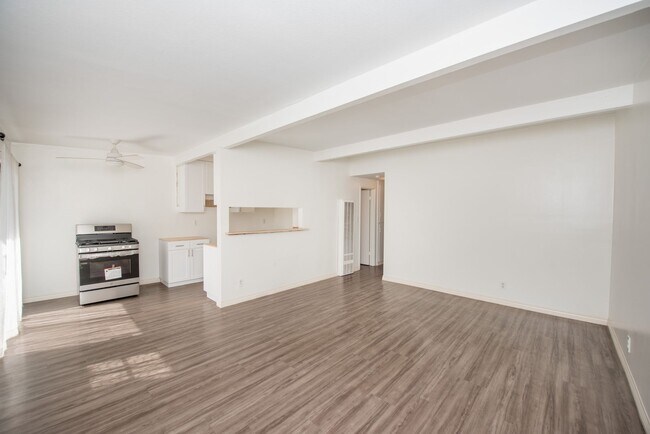 Building Photo - CALIFORNIA/LINCOLN