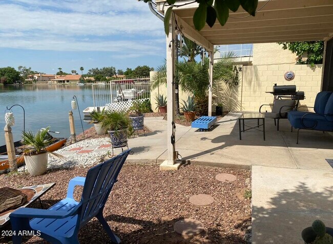 Building Photo - 11025 W Poinsettia Dr