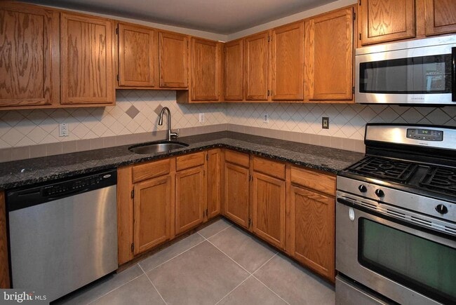 Building Photo - 132 Conarroe St