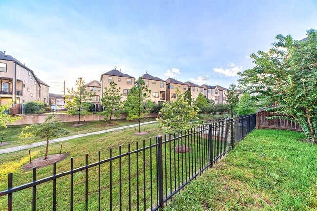 Building Photo - 12258 Oxford Cres Cir