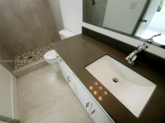 Building Photo - 580 NW 34th St