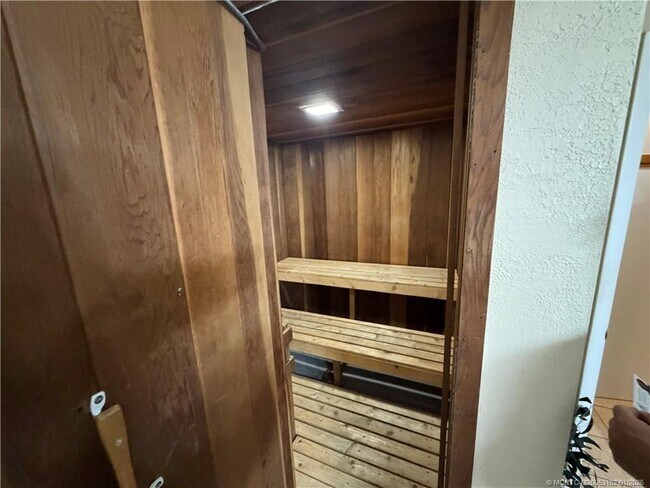 Building Photo - 800 NW Fork Rd