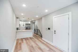 Building Photo - 2216 Emerald St