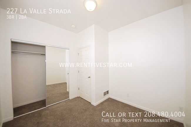 Building Photo - 227 La Valle Strada