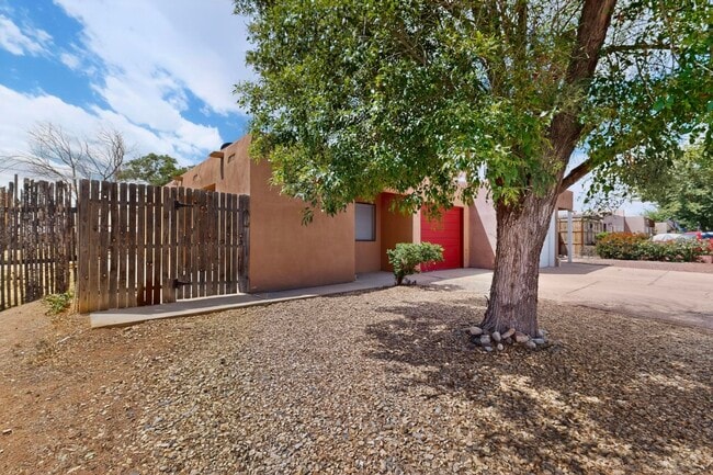 Building Photo - 222 Shannon Pl NW