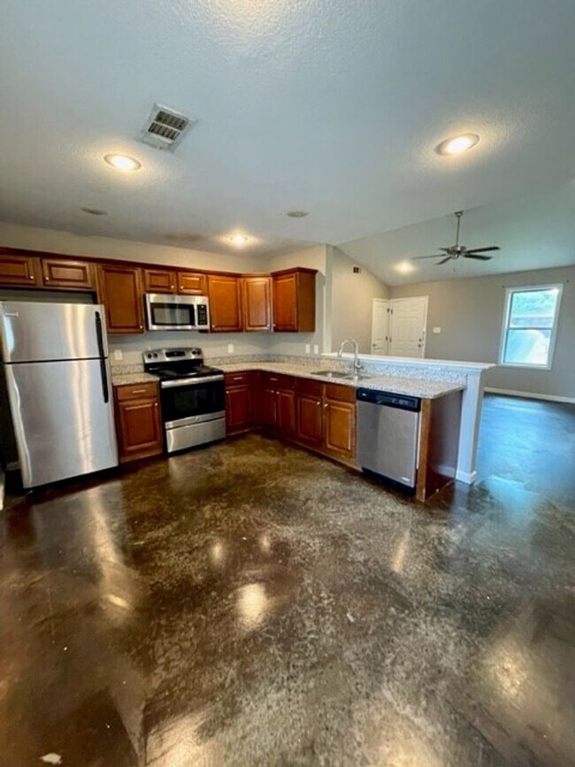 Building Photo - 3 bed / 2 bath in Pocahontas