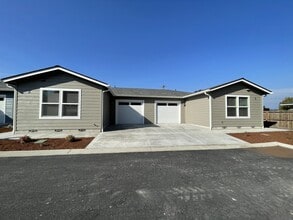 Building Photo - 1841 Hubbard Ln
