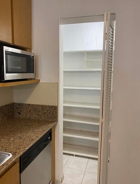 Building Photo - 6001 SW 116th Ave