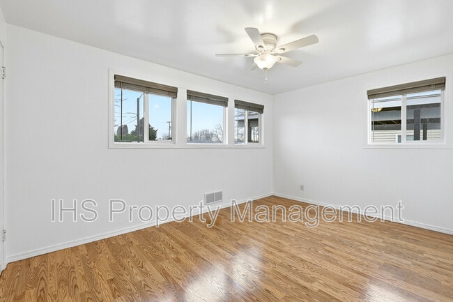 Building Photo - 1402 Potter Ave