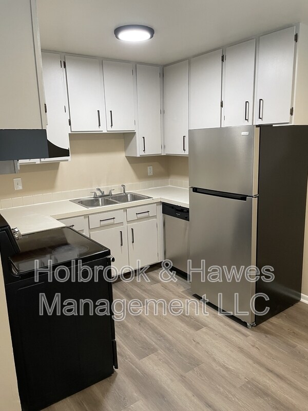 Building Photo - 1209 W Plum St