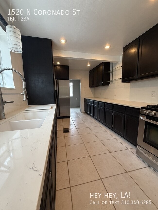 Building Photo - 1520 N Coronado St