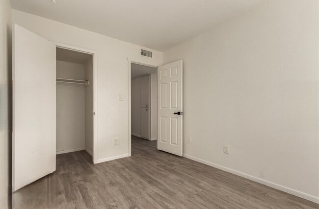 Building Photo - 4523 E Wood St