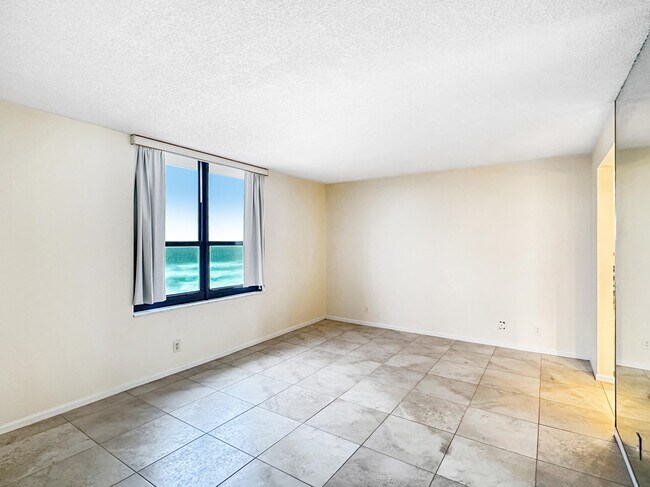 Building Photo - 5480 N Ocean Dr