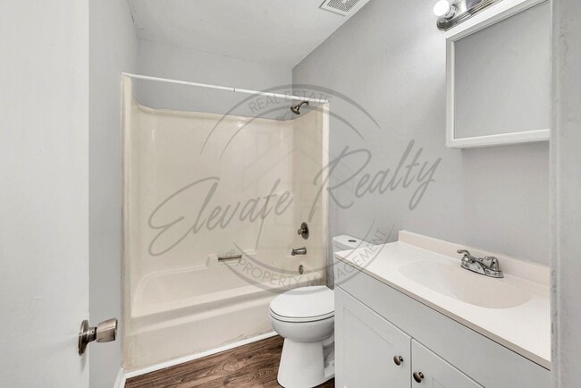 Building Photo - Two Bedroom Duplex near Trinity Hills in Nashville!