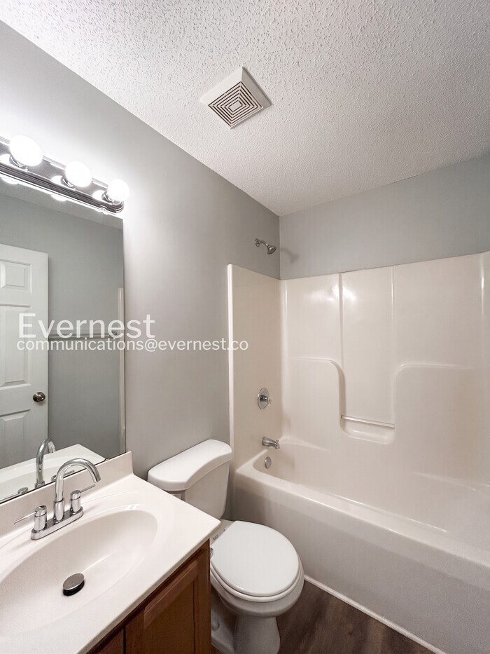 Building Photo - 119 Creek Branch Dr