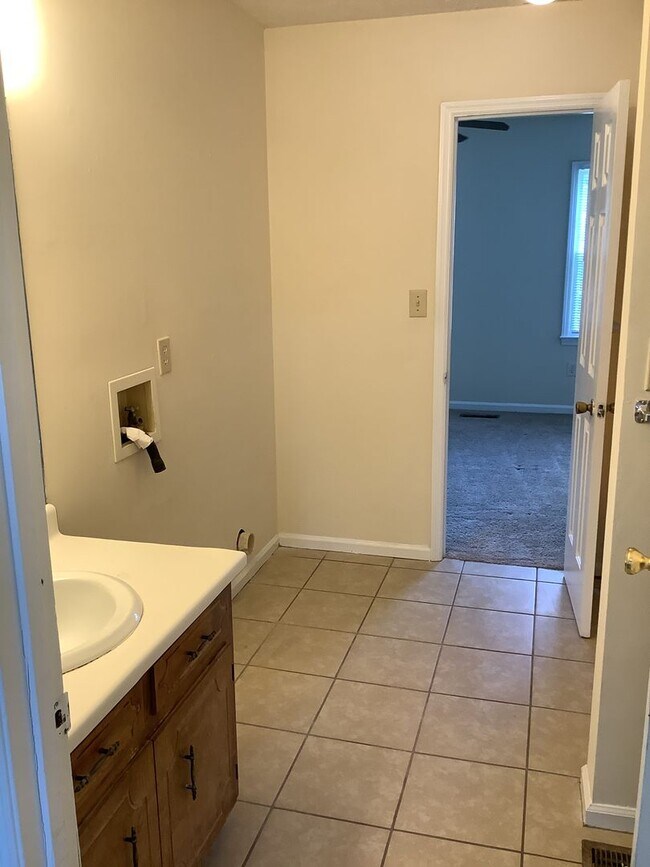 Building Photo - SLEEPY CREEK DR - 270/272