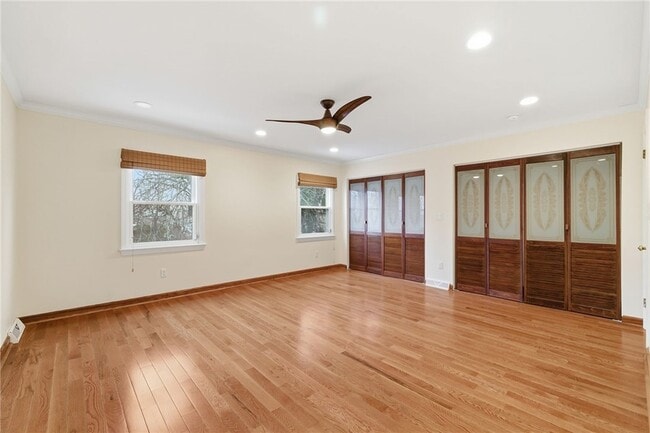 Building Photo - 709 Clyde St