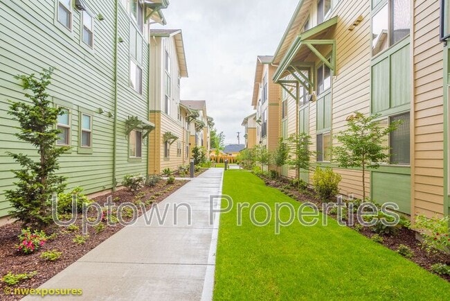 Building Photo - 4775 SW Franklin Ave