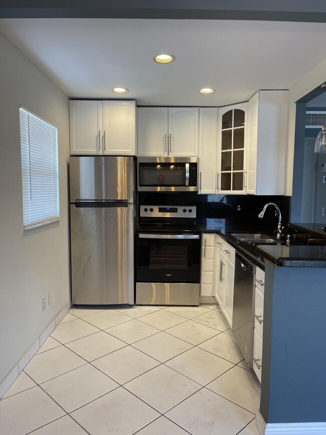 Building Photo - 457 Brittany Dr