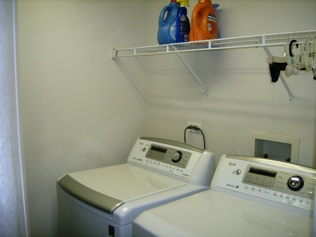 Building Photo - 457 Metropolitan St