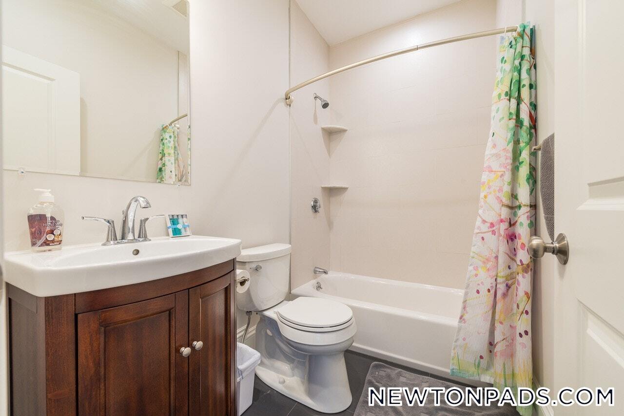 Building Photo - 2044 Beacon St